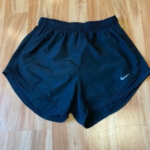 Nike dri-fit Women’s running shorts black small